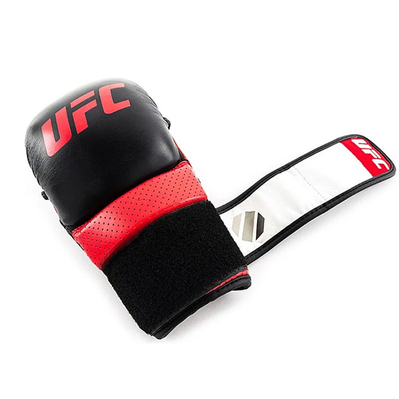 Фотография UFC PRO Перчатки для спарринга 11